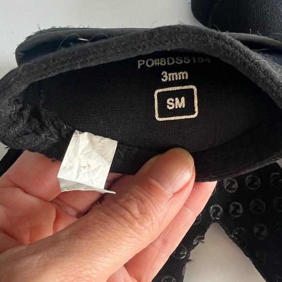 Aqua Lung Black Dive Boots and 2 PAIRSGloves Set - Picture 6 of 10